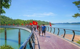 Vẻ đẹp kỳ vỹ của Hồ Kẻ Gỗ