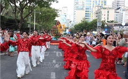 Rực rỡ Carnival đường phố Festival biển Khánh Hòa 2026