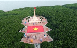 Lễ chào cờ đặc biệt ở Đất Mũi