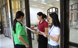 Thi lớp 10 Hà Nội: Thí sinh bắt đầu làm bài môn thi Ngữ văn 