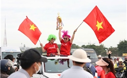 Không khí trước chung kết ASEAN Cup Việt Nam - Thái Lan  'nóng lên' trên nhiều tuyến phố Hà Nội