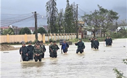 Lực lượng Quân đội dồn tâm sức ứng cứu giúp dân chống lũ