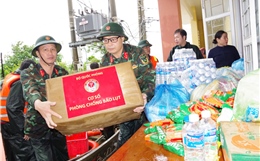 Thắm đượm tình quân dân trong cơn lũ dữ