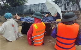 Bộ đội Biên phòng hỗ trợ nhân dân vùng ngập lụt