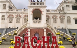 Đầu năm xông đất Dinh thự ‘Vua Mèo’ Hoàng A Tưởng trên cao nguyên trắng Bắc Hà