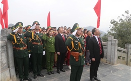 Thiêng liêng lễ thượng cờ tại Cột cờ Quốc gia Lũng Cú ngày đầu năm mới