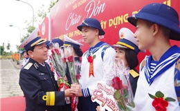 Bữa cơm đầu tiên của tân binh về đơn vị mới, sẵn sàng cho mùa huấn luyện mới