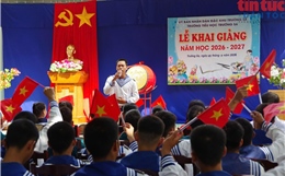 Rộn ràng ngày khai giảng năm học mới ở Đặc khu Trường Sa