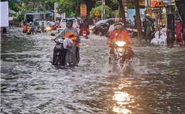 TP Hồ Chí Minh: Nhiều tuyến đường ngập sâu sau cơn mưa lớn