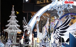TP Hồ Chí Minh tràn ngập sắc màu Giáng sinh trong tiết trời se lạnh