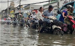  TP Hồ Chí Minh: Triều cường dâng cao, nhiều tuyến đường ngập sâu