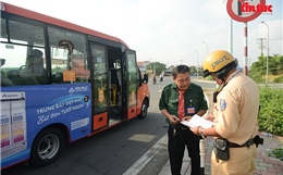  CSGT Tân Túc tăng cường kiểm soát vận tải hành khách cửa ngõ Tây