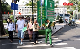 TP Hồ Chí Minh: Những 'đại sứ du lịch' áo xanh mang lại sự an tâm cho du khách