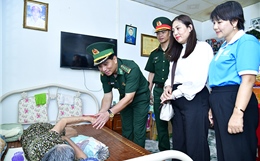 Hội Phụ nữ Bộ Tư lệnh TP Hồ Chí Minh mang nghĩa tình đến Côn Đảo