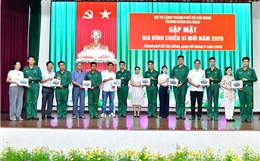 Thắt chặt tình quân dân qua gặp mặt gia đình chiến sĩ mới