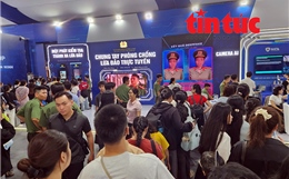 TP Hồ Chí Minh: Hàng nghìn người hòa mình vào không gian kỷ niệm 80 năm An ninh nhân dân