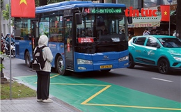 TP Hồ Chí Minh sơn phản quang điểm dừng xe buýt, tăng nhận diện và hạn chế lấn chiếm