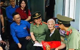 Tuổi trẻ Công an TP Hồ Chí Minh tri ân các Mẹ Việt Nam Anh hùng