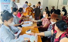 Cảnh sát biển đưa dịch vụ y tế, pháp luật đến gần ngư dân