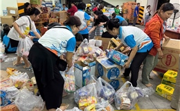 TP Hồ Chí Minh: Tăng tốc phân phối hàng cứu trợ đến với bà con vùng lũ miền Trung