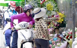 Thị trường hoa tươi ngày 20/11: Giá tăng cao, đặt hàng online chiếm đa số