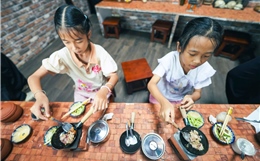 Độc đáo quán cà phê cho khách trải nghiệm mô hình nấu ăn tí hon