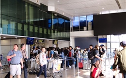 Ngày đầu năm mới, hành khách làm thủ tục thuận lợi tại sân bay Tân Sơn Nhất