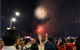 Người dân TP Hồ Chí Minh hào hứng với màn pháo hoa đón Giao thừa Tết Bính Ngọ 2026