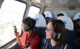 Du khách thích thú trải nghiệm trực thăng ngắm TP Hồ Chí Minh từ trên cao
