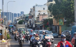  Giao thông cửa ngõ tăng nhiệt, sân bay Tân Sơn Nhất chạm ngưỡng cao điểm chiều 29/4