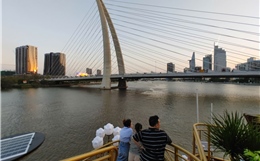 Hấp dẫn tour du thuyền ngắm hoàng hôn trên sông Sài Gòn 