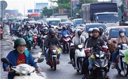 Người dân ùn ùn trở về TP Hồ Chí Minh, cửa ngõ phía Tây ùn ứ