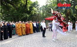 TP Hồ Chí Minh: Dâng hương tưởng niệm các Anh hùng liệt sĩ tại Công viên Lê Thị Riêng