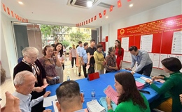 Cử tri phường Phước Long gửi gắm niềm tin qua lá phiếu trong ngày hội lớn