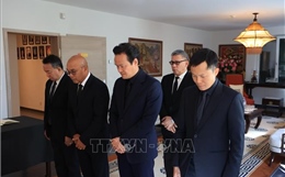 Đại sứ các phái đoàn ở Thụy Sĩ tới viếng Tổng Bí thư Nguyễn Phú Trọng 