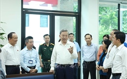 Tổng Bí thư thăm Trung tâm phục vụ hành chính công phường Đống Đa