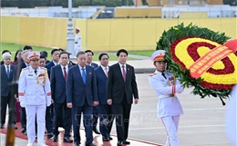 Lãnh đạo Đảng, Nhà nước, đại biểu Quốc hội vào Lăng viếng Chủ tịch Hồ Chí Minh