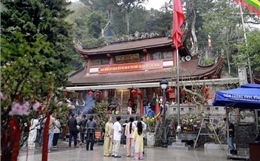 Hàng nghìn du khách, phật tử về chiêm bái tại Khu danh thắng Tây Thiên (Phú Thọ)