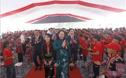 Phó Chủ tịch nước dự Lễ khai giảng tại Trường Phổ thông nội trú TH và THCS Chiềng Sơn, Sơn La 