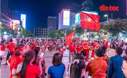 Cổ động viên TP Hồ Chí Minh 'tiếp lửa' cho U23 Việt Nam