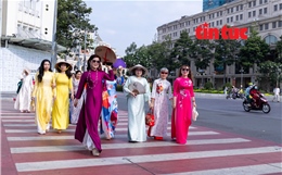 Phố đi bộ Nguyễn Huệ rực rỡ sắc màu dịp 8/3