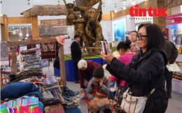 Tụ hội văn hóa các vùng miền tại Hội chợ Mùa Xuân