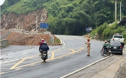 Thông tuyến Quốc lộ 6 sau hàng loạt sự cố sạt lở do hoàn lưu bão số 1