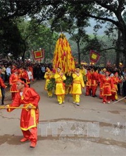 Trục lợi lễ hội